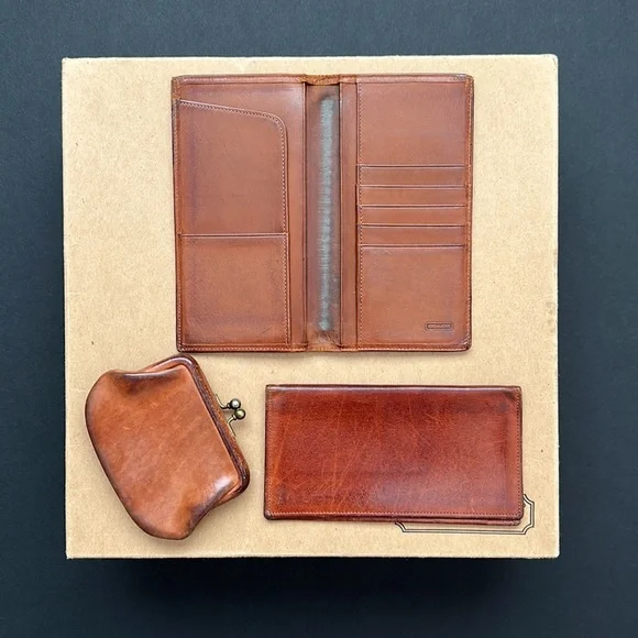 12/13 AT 3:00 PM EST COACH TALK
Vintage Coach ๐ผ ๐โฆโฆ..and history!! - Picture 12 of 16